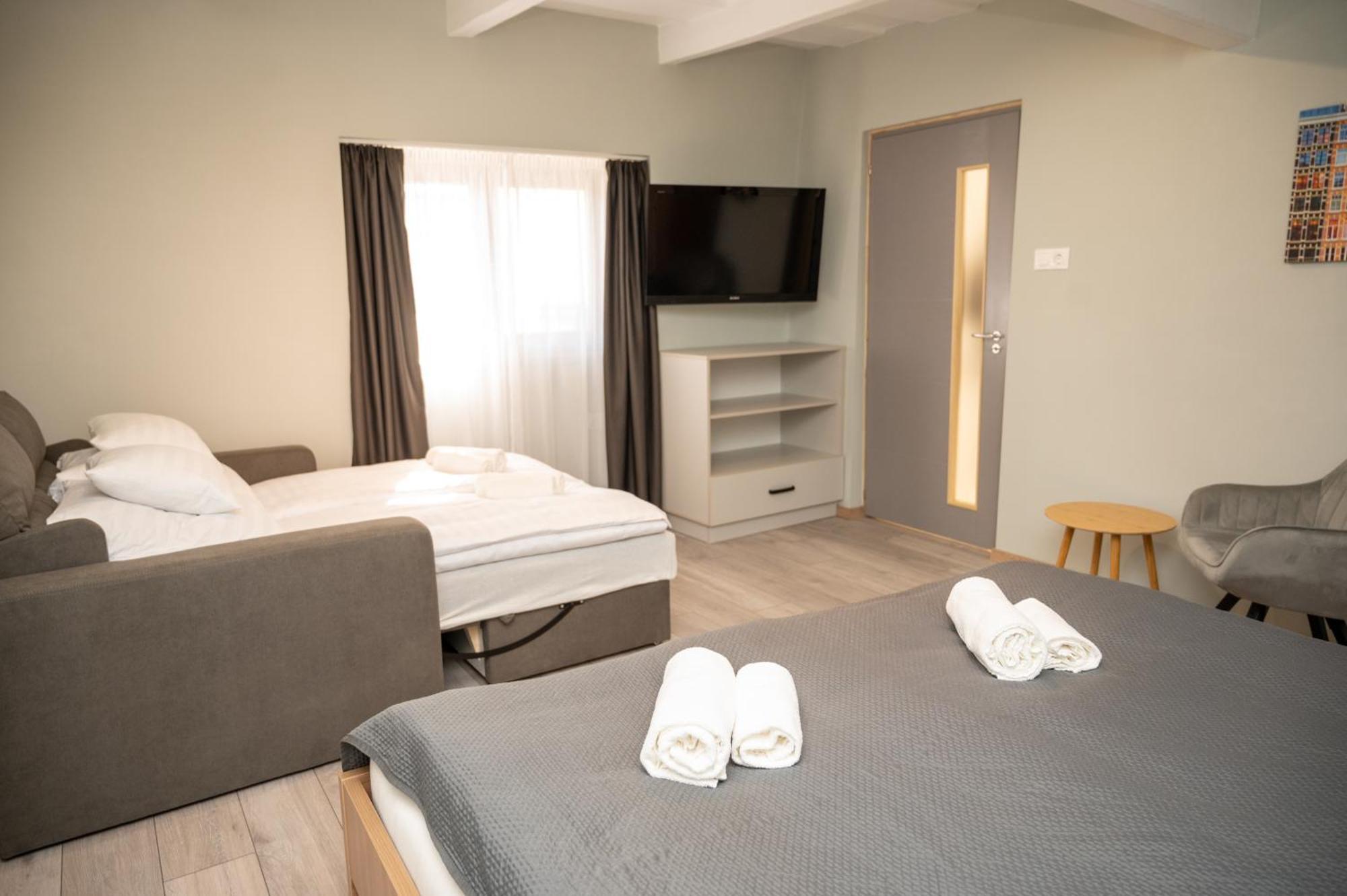 Tuenderkert Apartman Gyula Eksteriør billede